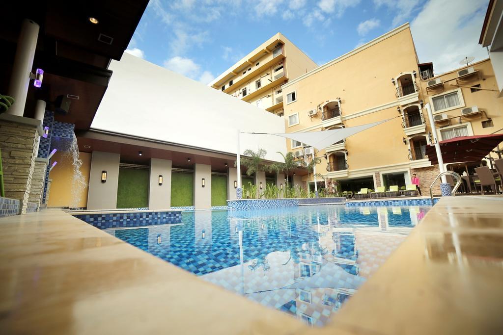 โรงแรมวิลล่า คาเซเรส นากา ภายนอก รูปภาพ